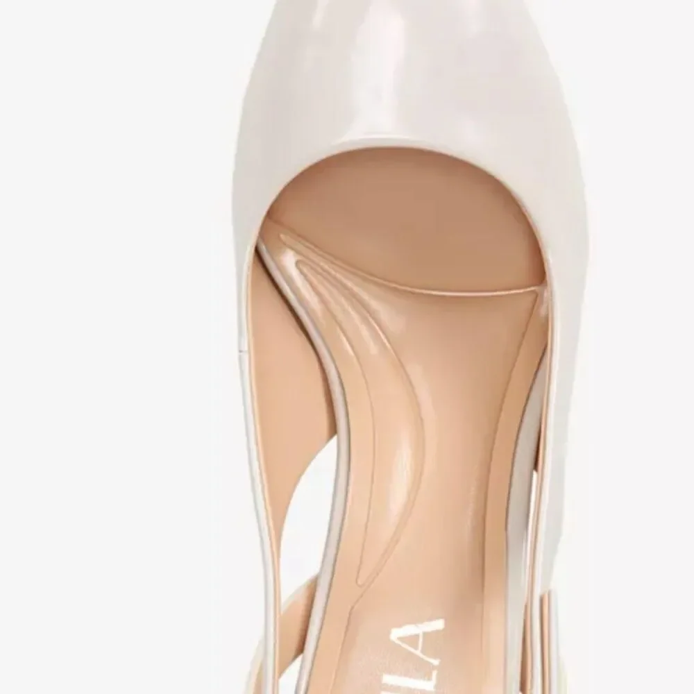 Unbranded Women's Cream and White Courts